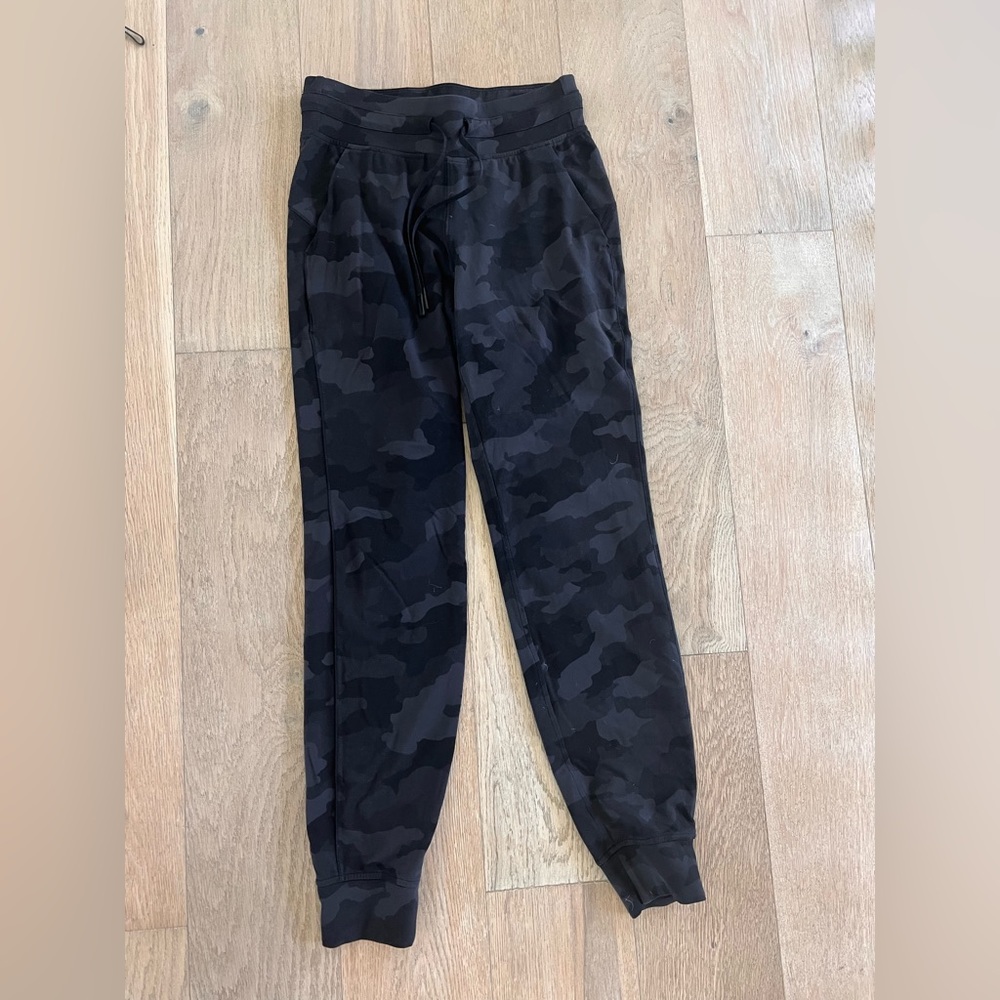 Lululemon Joggers size 4